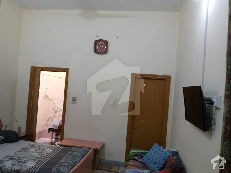 ستیانہ روڈ فیصل آباد میں 3 کمروں کا 2 مرلہ مکان 35 لاکھ میں برائے فروخت۔