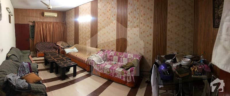 علامہ اقبال ٹاؤن ۔ چناب بلاک علامہ اقبال ٹاؤن لاہور میں 5 کمروں کا 10 مرلہ مکان 2.1 کروڑ میں برائے فروخت۔