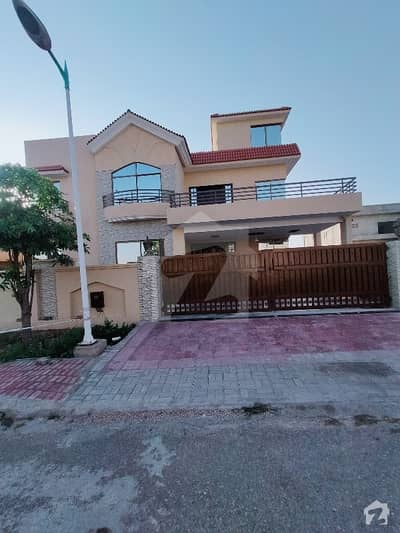 بحریہ ٹاؤن فیز 8 ۔ بلاک اے بحریہ ٹاؤن فیز 8 بحریہ ٹاؤن راولپنڈی راولپنڈی میں 9 کمروں کا 1 کنال مکان 1.5 لاکھ میں کرایہ پر دستیاب ہے۔ بحریہ ٹاؤن فیز 8 ۔ بلاک اے بحریہ ٹاؤن فیز 8 بحریہ ٹاؤن راولپنڈی راولپنڈی میں 9 کمروں کا 1 کنال مکان 1.5 لاکھ میں کرایہ پر دستیاب ہے۔
