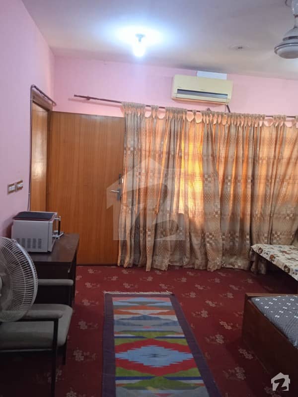 Ideal Room In Lahore Available For Rs 25,000