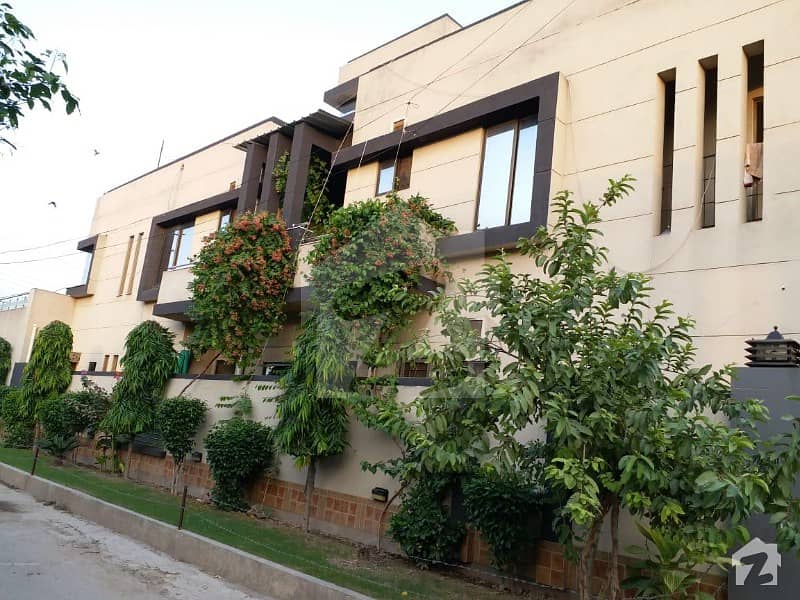 ماڈل ٹاؤن لاہور میں 3 کمروں کا 5 مرلہ مکان 1.3 کروڑ میں برائے فروخت۔