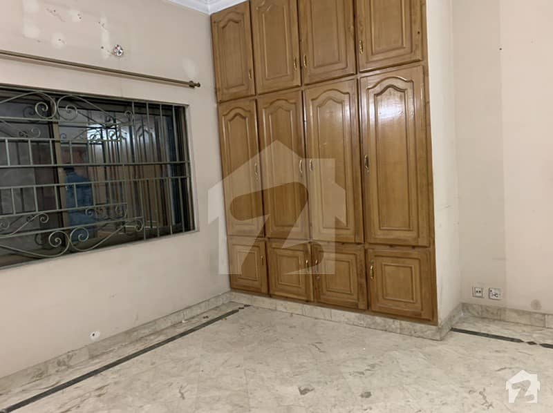 2700  Square Feet Upper Portion For Rent In G-9