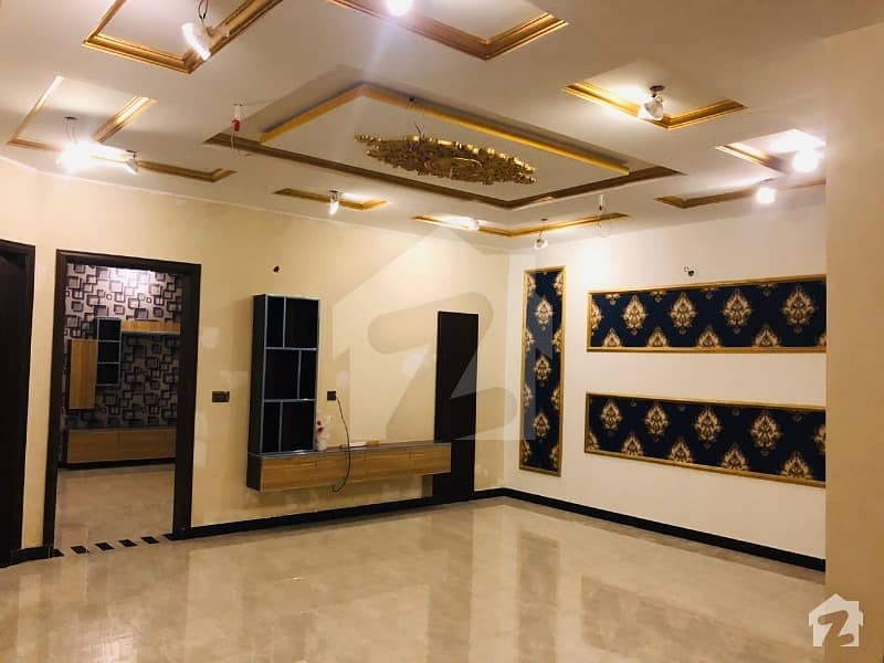 این ایف سی 1 لاہور میں 5 کمروں کا 10 مرلہ مکان 92 ہزار میں کرایہ پر دستیاب ہے۔