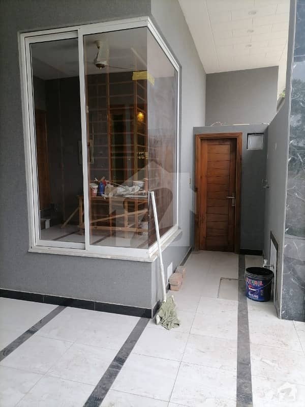 ایڈن ایگزیکیٹو ایڈن گارڈنز فیصل آباد میں 5 کمروں کا 10 مرلہ مکان 3 کروڑ میں برائے فروخت۔
