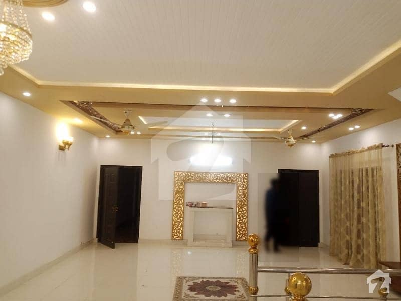 آرکیٹیکٹس انجنیئرز ہاؤسنگ سوسائٹی لاہور میں 7 کمروں کا 10 مرلہ مکان 2.3 کروڑ میں برائے فروخت۔