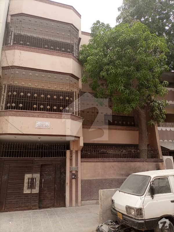 Ideally Located House Of 1800  Square Feet Is Available For Sale In Karachi