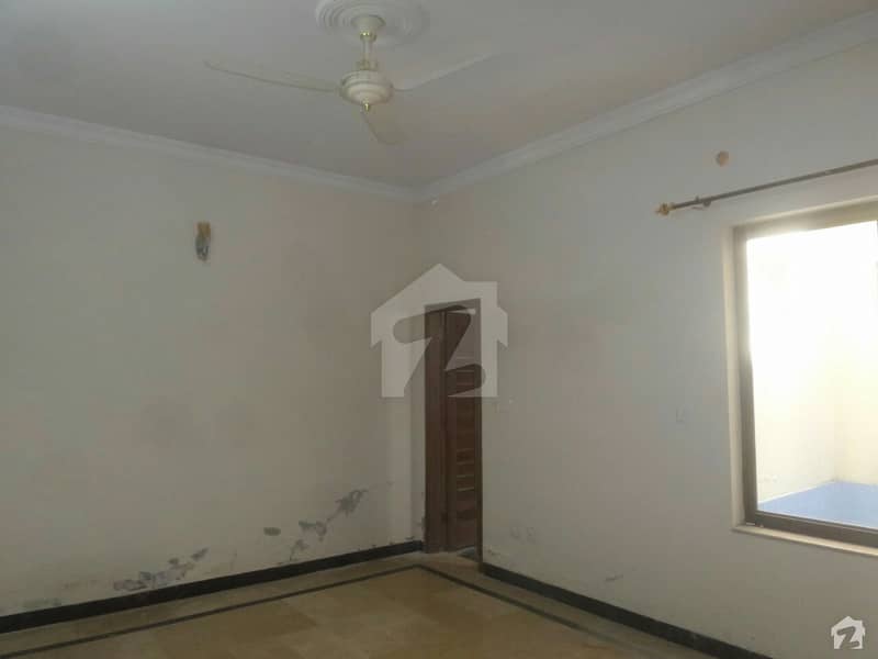 ایوب کالونی راولپنڈی میں 3 کمروں کا 7 مرلہ مکان 35 ہزار میں کرایہ پر دستیاب ہے۔