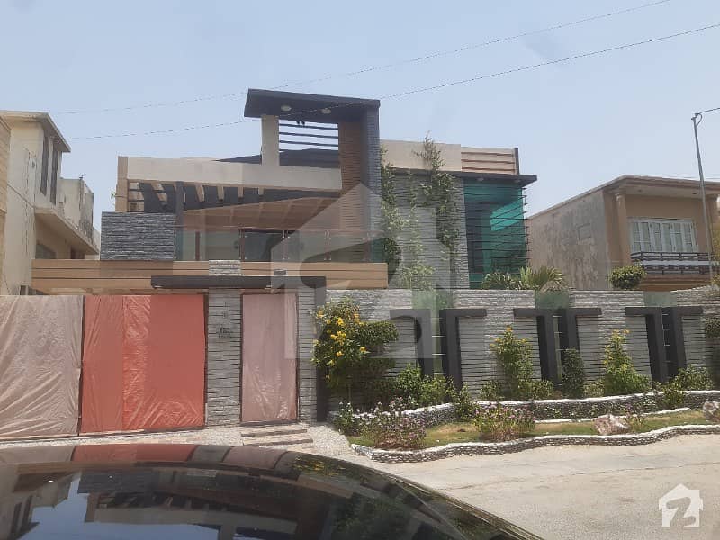 ڈی ایچ اے فیز 7 ڈی ایچ اے کراچی میں 5 کمروں کا 1 کنال مکان 10.5 کروڑ میں برائے فروخت۔