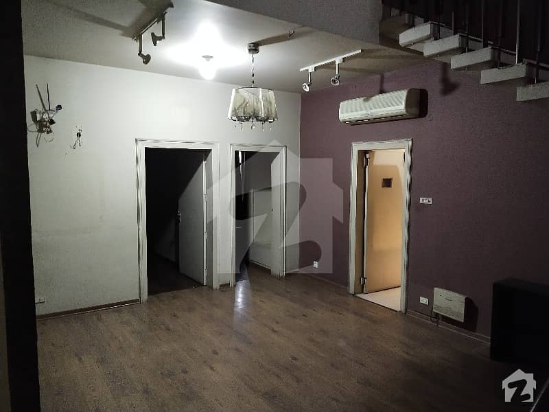 ماڈل ٹاؤن لاہور میں 4 کمروں کا 1 کنال مکان 4.5 کروڑ میں برائے فروخت۔