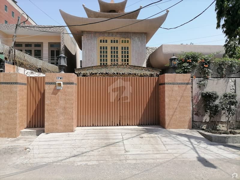 23 Marla Spacious House Available In Madina Town For Sale