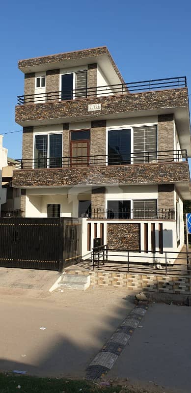 4 Marla Praper Corner Brand New House Double Storey Size 25x40 G-13 Islamabad