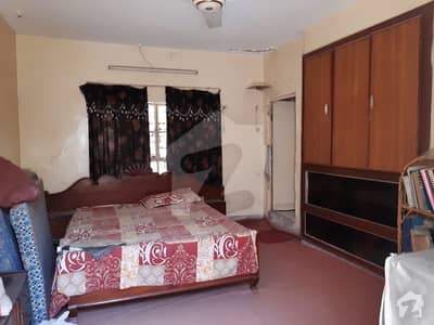 جسٹس حامد کالونی ملتان میں 3 کمروں کا 16 مرلہ مکان 1.9 کروڑ میں برائے فروخت۔