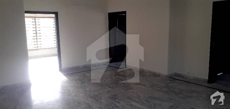 One Kanal Corner 1st Floor Available For Rent In Very Good Location