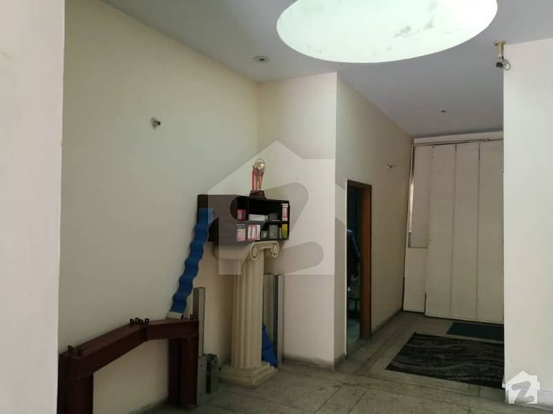 گارڈن ٹاؤن - اتاترک بلاک گارڈن ٹاؤن لاہور میں 3 کمروں کا 1 کنال بالائی پورشن 75 ہزار میں کرایہ پر دستیاب ہے۔