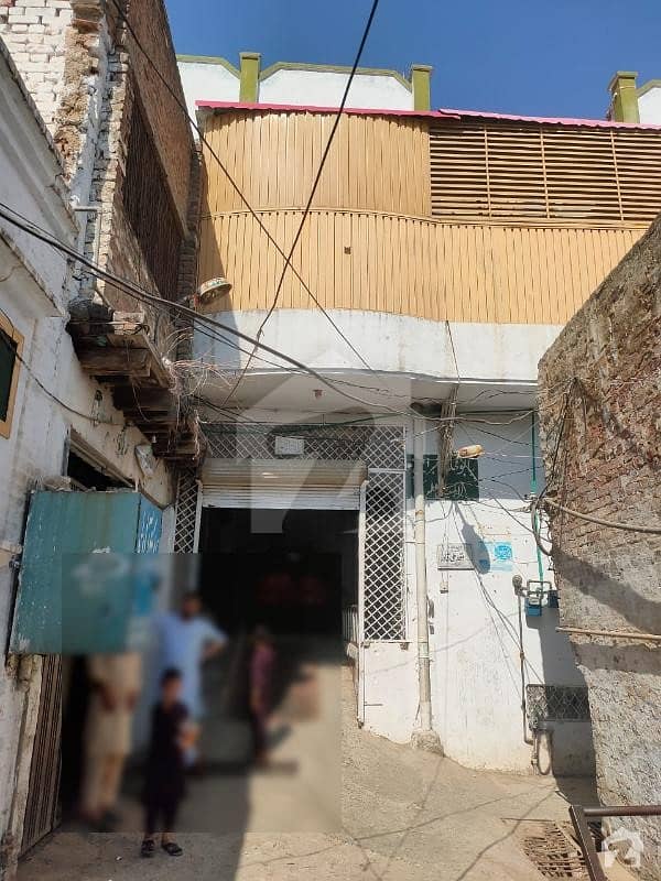 بابو محلہ مردان میں 9 مرلہ عمارت 2.5 کروڑ میں برائے فروخت۔