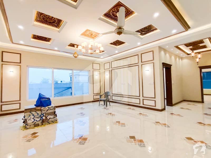 Magnificent Design One Kanal Bungalow Up For Sale