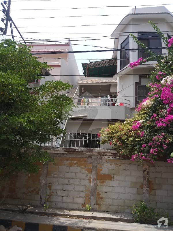 گلستانِ جوہر کراچی میں 5 کمروں کا 8 مرلہ مکان 4.1 کروڑ میں برائے فروخت۔