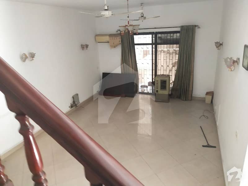 ماڈل ٹاؤن ۔ بلاک ایم ماڈل ٹاؤن لاہور میں 5 کمروں کا 1 کنال مکان 4.5 کروڑ میں برائے فروخت۔