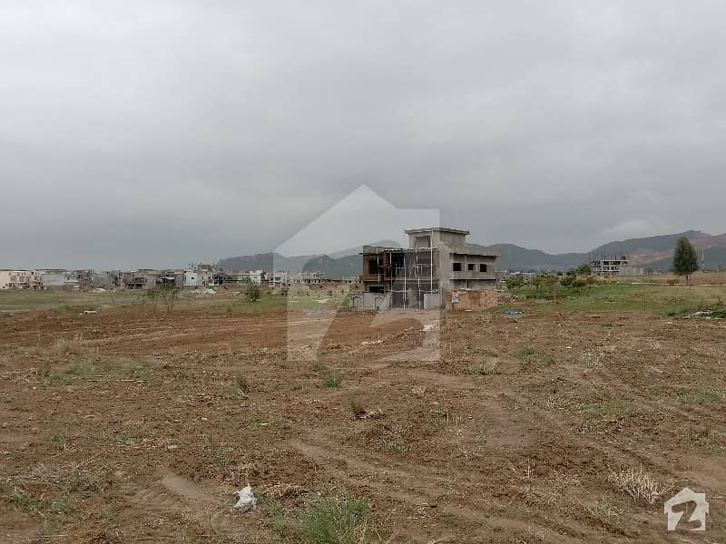 7 Marla Good Location Level Plot For Sale