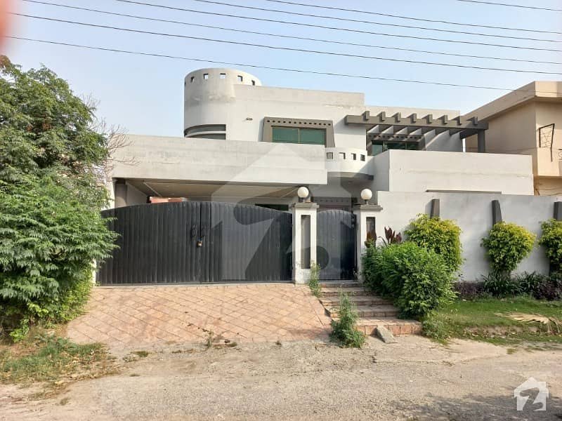 محافظ ٹاؤن فیز 1 محافظ ٹاؤن لاہور میں 6 کمروں کا 1 کنال مکان 4.5 کروڑ میں برائے فروخت۔