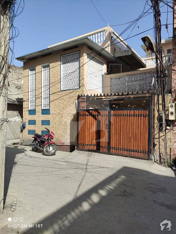 صادق آباد راولپنڈی میں 4 کمروں کا 6 مرلہ مکان 1.35 کروڑ میں برائے فروخت۔