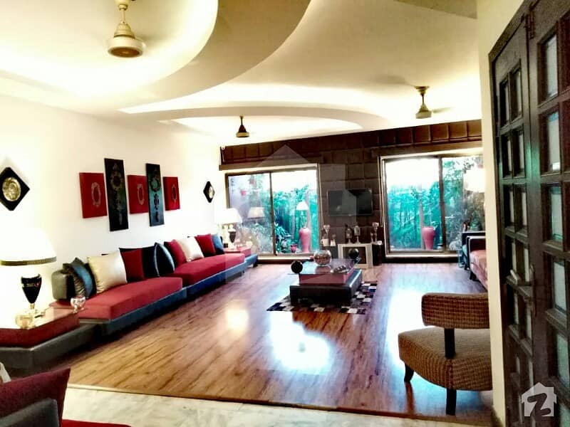 یو ای ٹی ہاؤسنگ سوسائٹی لاہور میں 5 کمروں کا 1 کنال مکان 3.75 کروڑ میں برائے فروخت۔