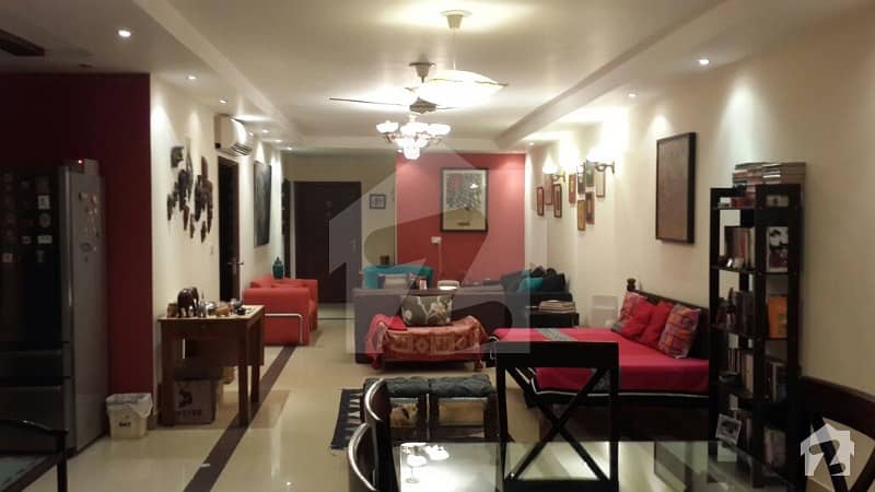 رحمان گارڈنز لاہور میں 3 کمروں کا 8 مرلہ فلیٹ 1.14 کروڑ میں برائے فروخت۔