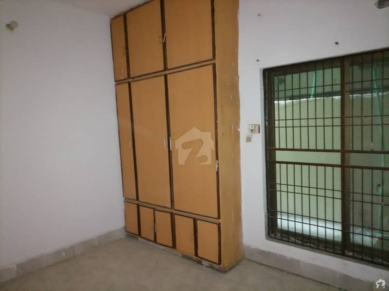 علی ٹاؤن لاہور میں 6 کمروں کا 8 مرلہ مکان 1.8 کروڑ میں برائے فروخت۔