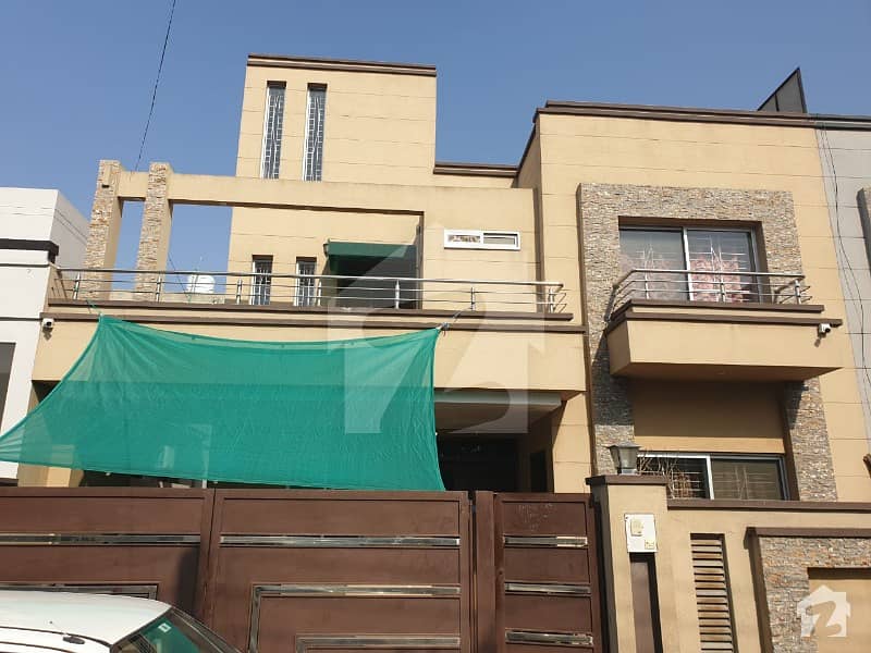 10 Marla House For Sale On Top Location Of Valencia Town Lahore