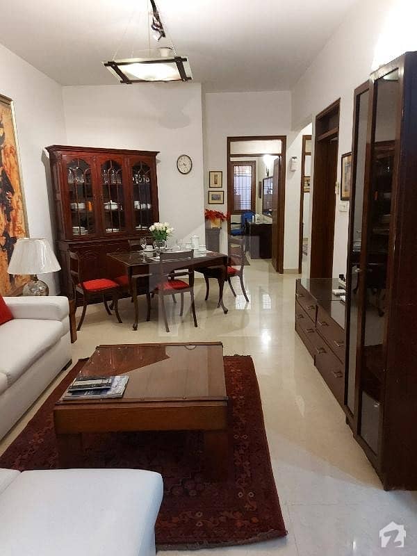 کلفٹن ۔ بلاک 2 کلفٹن کراچی میں 3 کمروں کا 8 مرلہ زیریں پورشن 3.75 کروڑ میں برائے فروخت۔