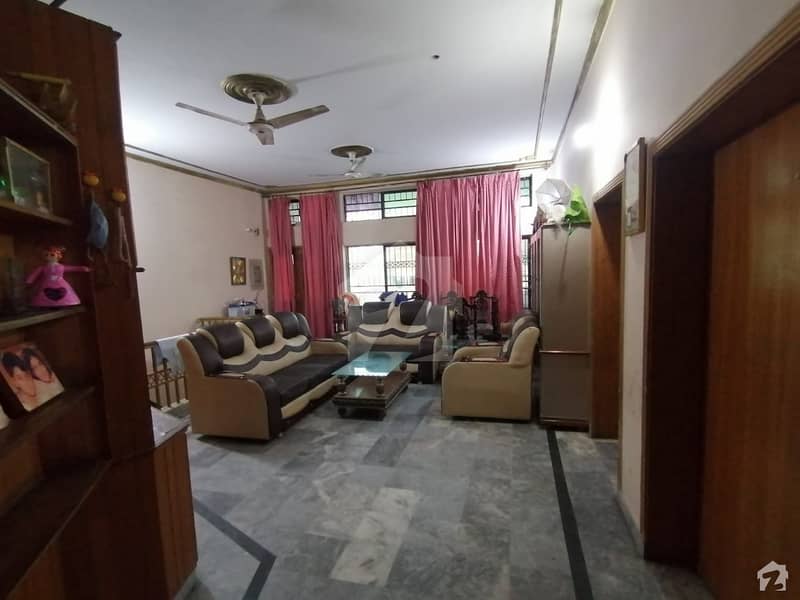 عارف ٹاؤن فیروزپور روڈ لاہور میں 5 کمروں کا 13 مرلہ مکان 2.3 کروڑ میں برائے فروخت۔