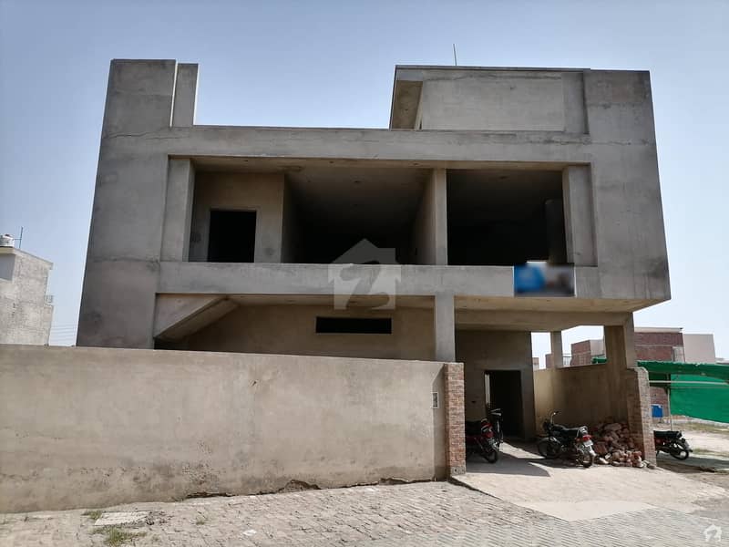 House For Grabs In 2700  Square Feet Sahiwal