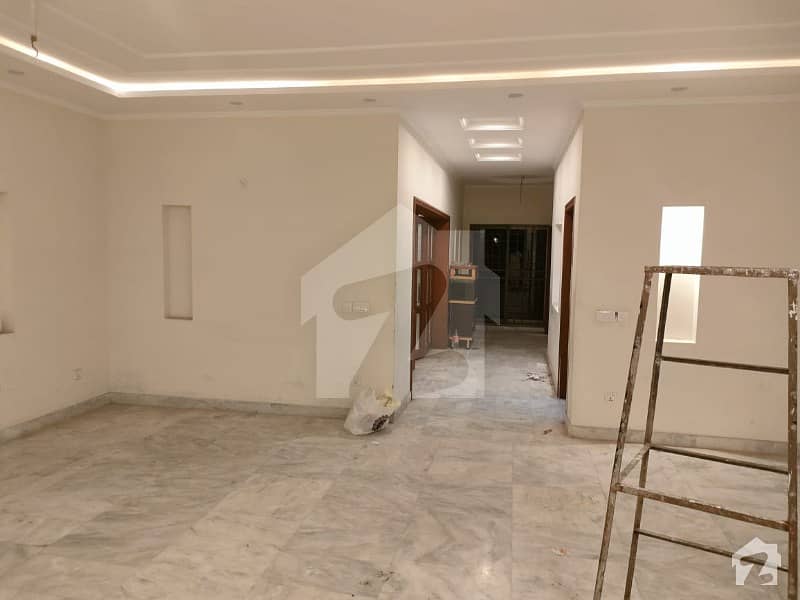 ماڈل ٹاؤن ۔ بلاک کے ماڈل ٹاؤن لاہور میں 4 کمروں کا 1 کنال بالائی پورشن 95 ہزار میں کرایہ پر دستیاب ہے۔