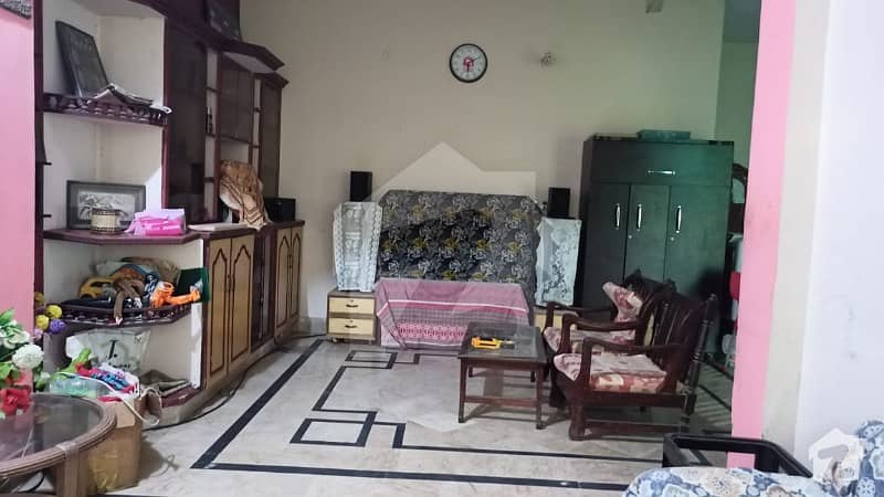 مصطفیٰ ٹاؤن لاہور میں 3 کمروں کا 11 مرلہ بالائی پورشن 35 ہزار میں کرایہ پر دستیاب ہے۔