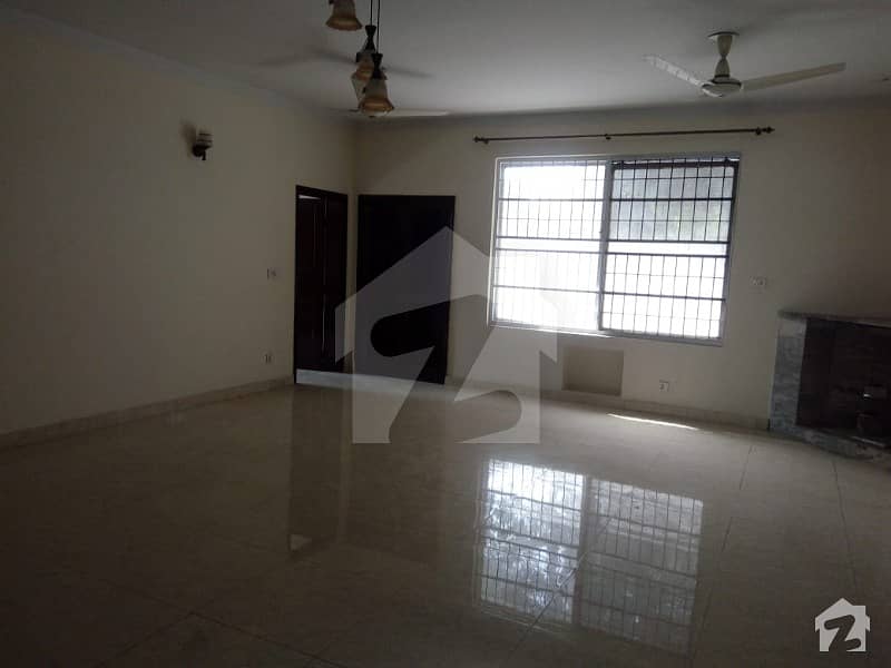 9000 Square Feet House In Zahoor Elahi Road Is Available