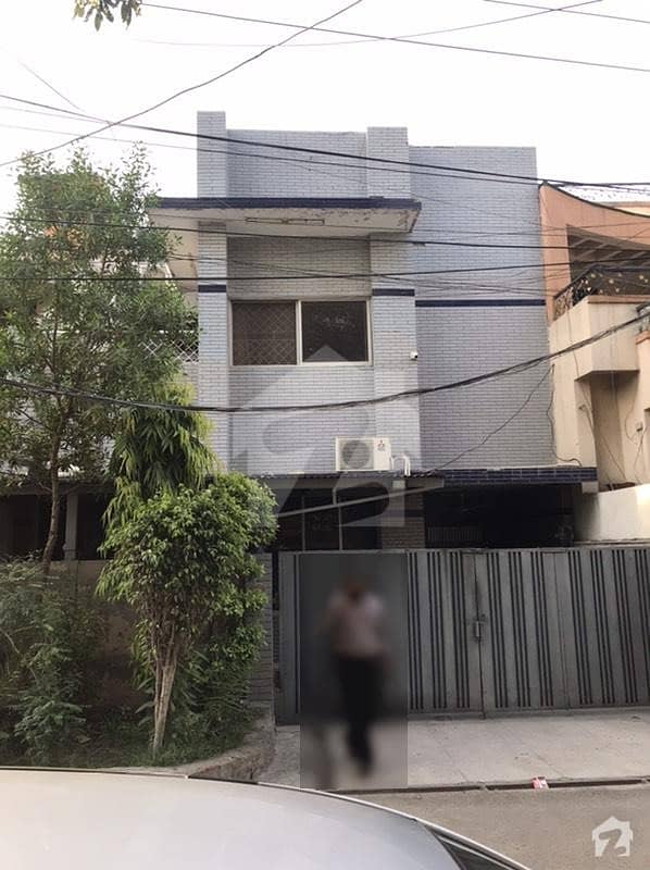 گلبرگ لاہور میں 4 کمروں کا 11 مرلہ مکان 3.5 کروڑ میں برائے فروخت۔