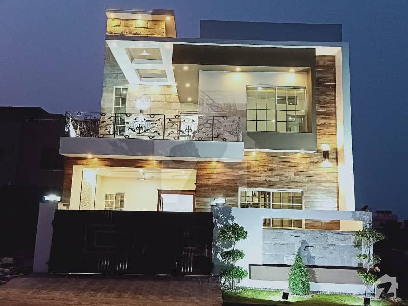 سٹی ہاؤسنگ سکیم جہلم میں 4 کمروں کا 7 مرلہ مکان 1.5 کروڑ میں برائے فروخت۔