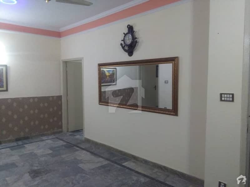 غازی روڈ کینٹ لاہور میں 3 کمروں کا 4 مرلہ فلیٹ 32 لاکھ میں برائے فروخت۔