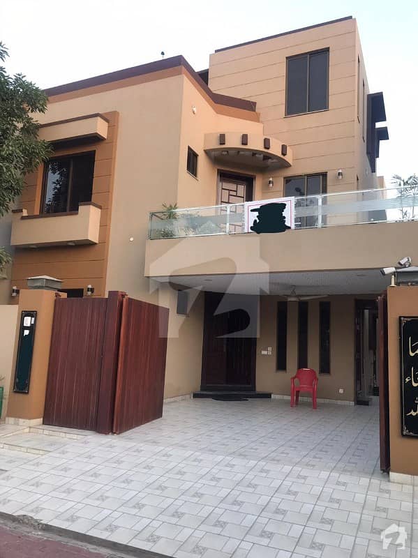 بحریہ ٹاؤن رفیع بلاک بحریہ ٹاؤن سیکٹر ای بحریہ ٹاؤن لاہور میں 4 کمروں کا 10 مرلہ مکان 2.4 کروڑ میں برائے فروخت۔