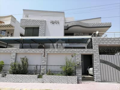 Saadi town 400sq yards house available for sell