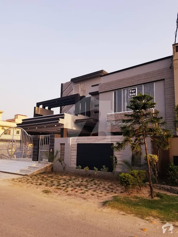 واپڈا ٹاؤن لاہور میں 7 کمروں کا 1.6 کنال مکان 6.5 کروڑ میں برائے فروخت۔