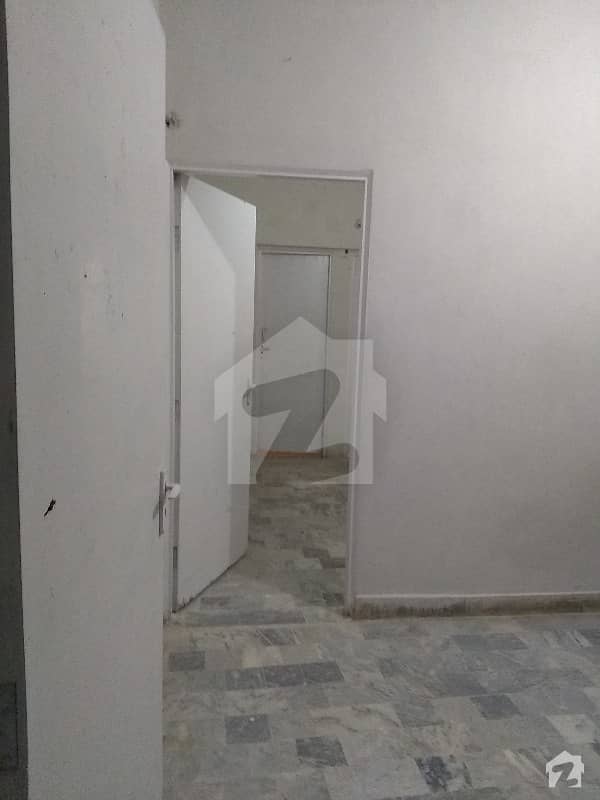 Flat Of 350  Square Feet Is Available In Contemporary Neighborhood Of Gulistan-E-Jauhar