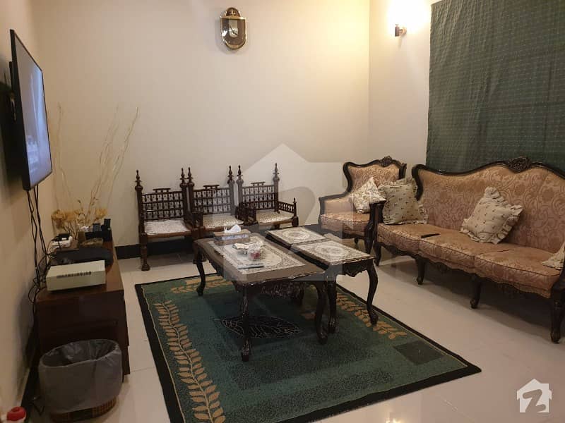پی ای سی ایچ ایس بلاک 6 پی ای سی ایچ ایس جمشید ٹاؤن کراچی میں 5 کمروں کا 10 مرلہ مکان 5.5 کروڑ میں برائے فروخت۔