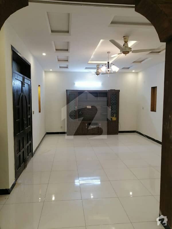ویلی-1 شاپنگ سنٹر جی ۔ 14/4 جی ۔ 14 اسلام آباد میں 2 کمروں کا 8 مرلہ زیریں پورشن 45 ہزار میں کرایہ پر دستیاب ہے۔