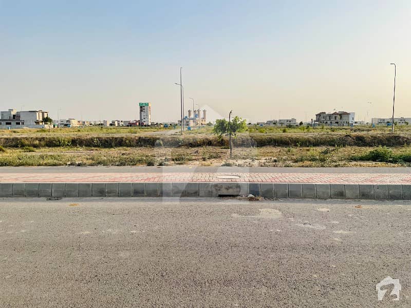 1 Kanal Plot on 100 feet road No. 935, Block T, DHA Phase 8