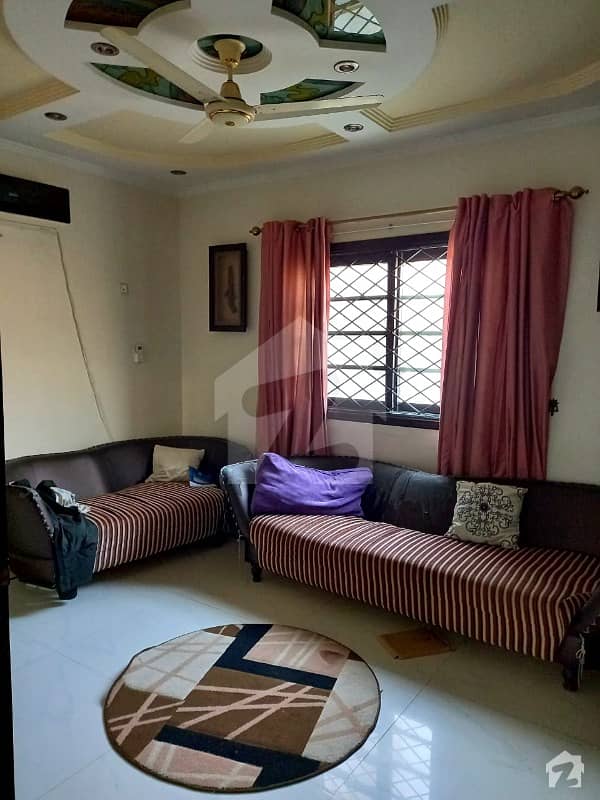 ڈی ایچ اے فیز 7 ڈی ایچ اے کراچی میں 4 کمروں کا 8 مرلہ مکان 5.75 کروڑ میں برائے فروخت۔