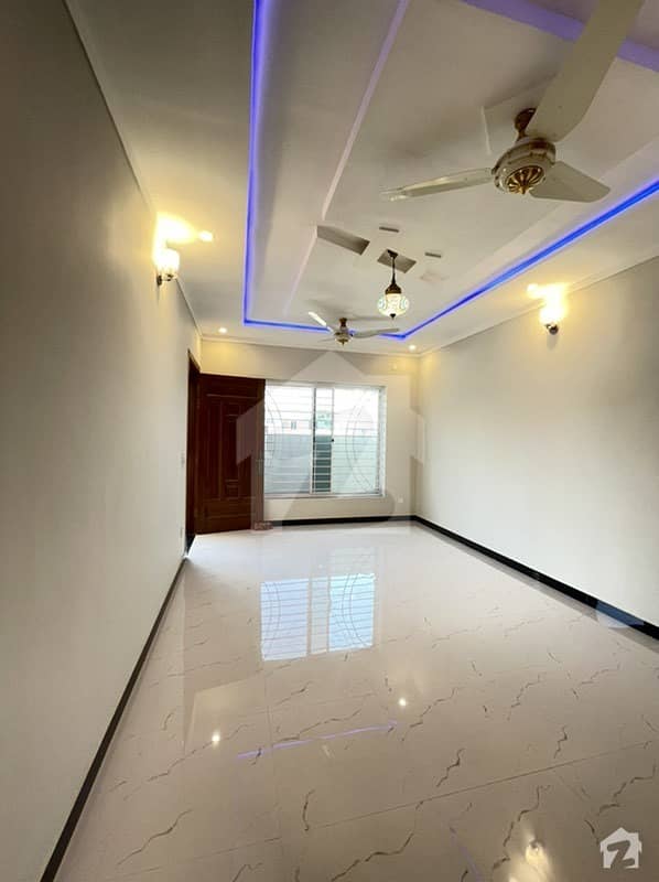جناح گارڈنز ایف ای سی ایچ ایس اسلام آباد میں 3 کمروں کا 8 مرلہ مکان 1.45 کروڑ میں برائے فروخت۔