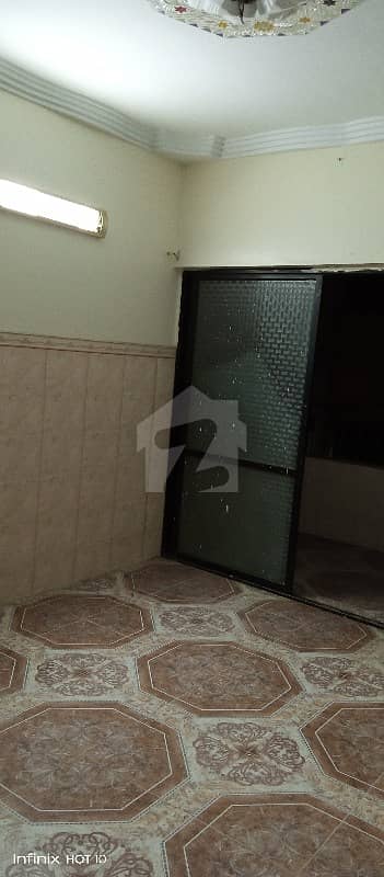 300  Square Feet sharing Room In Tariq Road For Rent