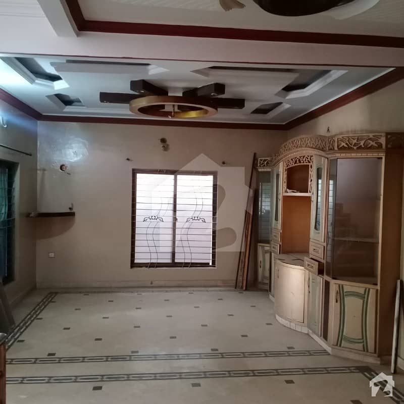 Unoccupied Lower Portion Of 1800  Square Feet Is Available For Rent In Saeed Colony