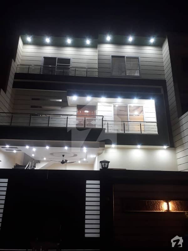 نیو ڈیفنس ویو ہاؤسنگ سکیم جام پور روڈ ڈیرہ غازی خان میں 9 کمروں کا 8 مرلہ مکان 2.5 کروڑ میں برائے فروخت۔